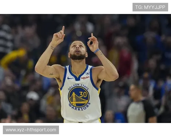 库里连续命中三记三分，勇士反超比分